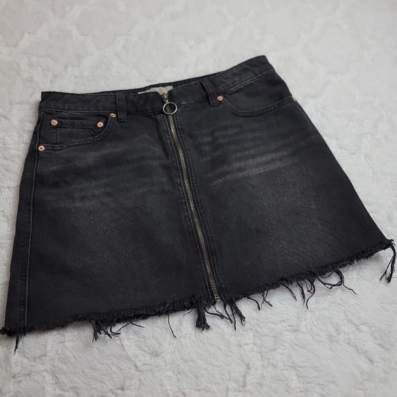 Dresses & Skirts - Free People Women's Denim Mini Skirt Black Size 30 Raw Hem Full Zip we the Free